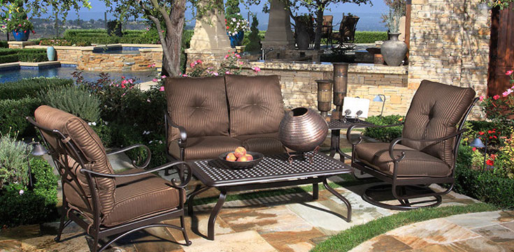 Outdoor Living - Lee Valley Patio Table